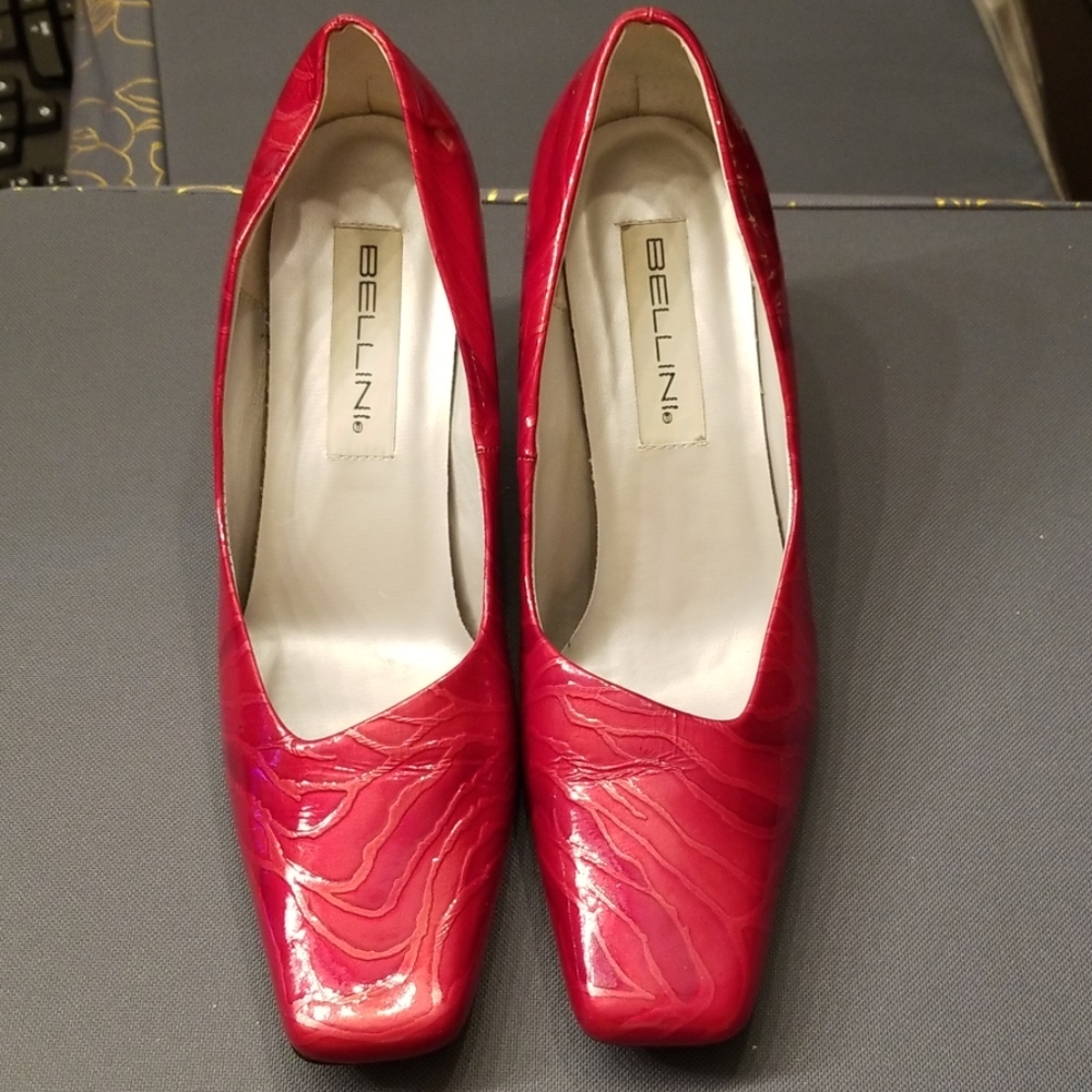 Bellini "Looking Throat River" classic red pumps